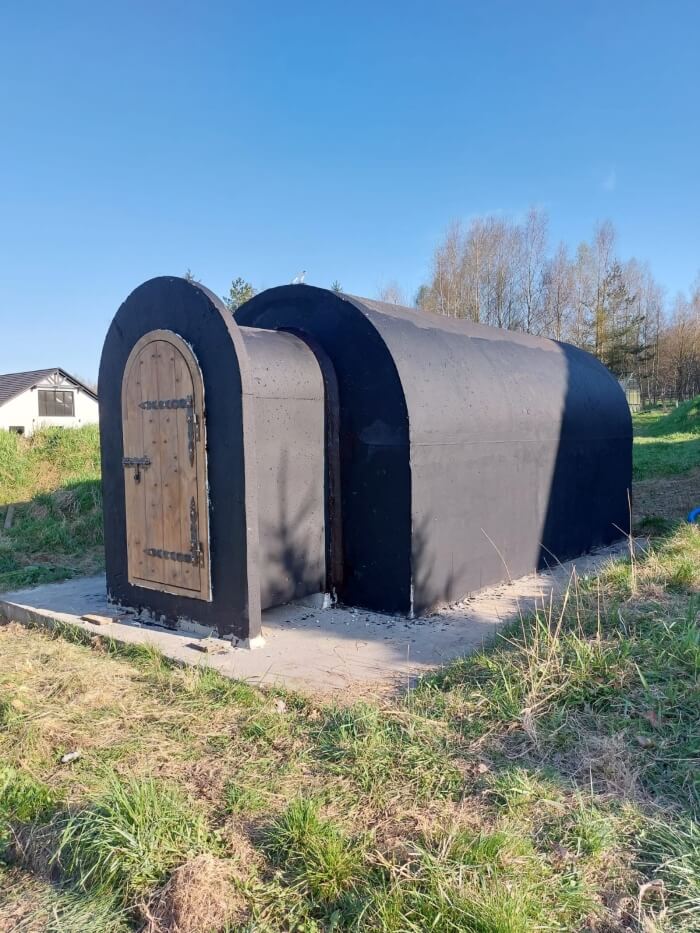 Hotová záhradná pivnica s predsieňou, nainštalovaná na pozemku klienta v Medzilaborce
